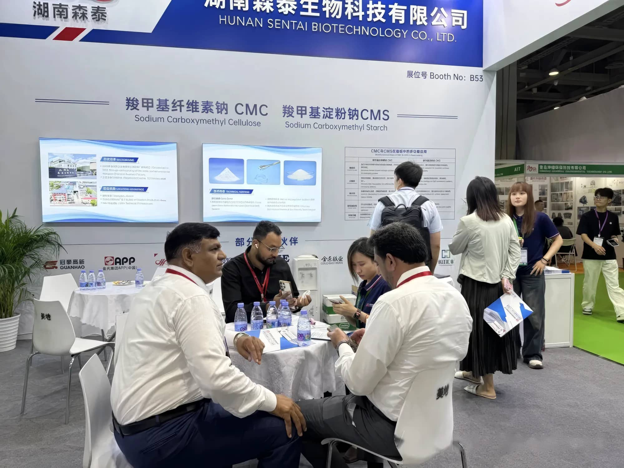 Visitors at the Hunan Sentai booth, Paper Expo China 2025